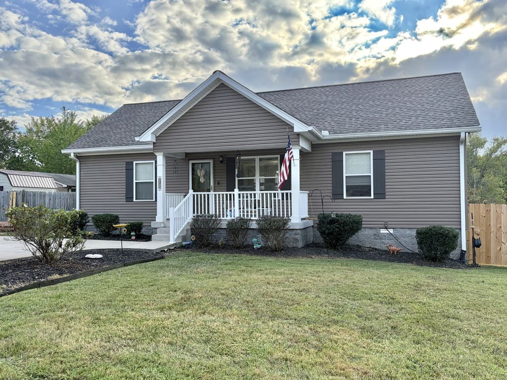 2122 Webster St, Greenbrier