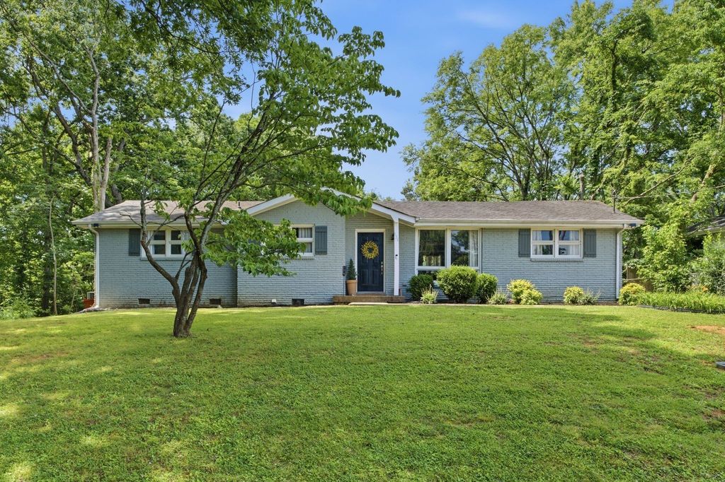 154 Two Valley Rd, Hendersonville
