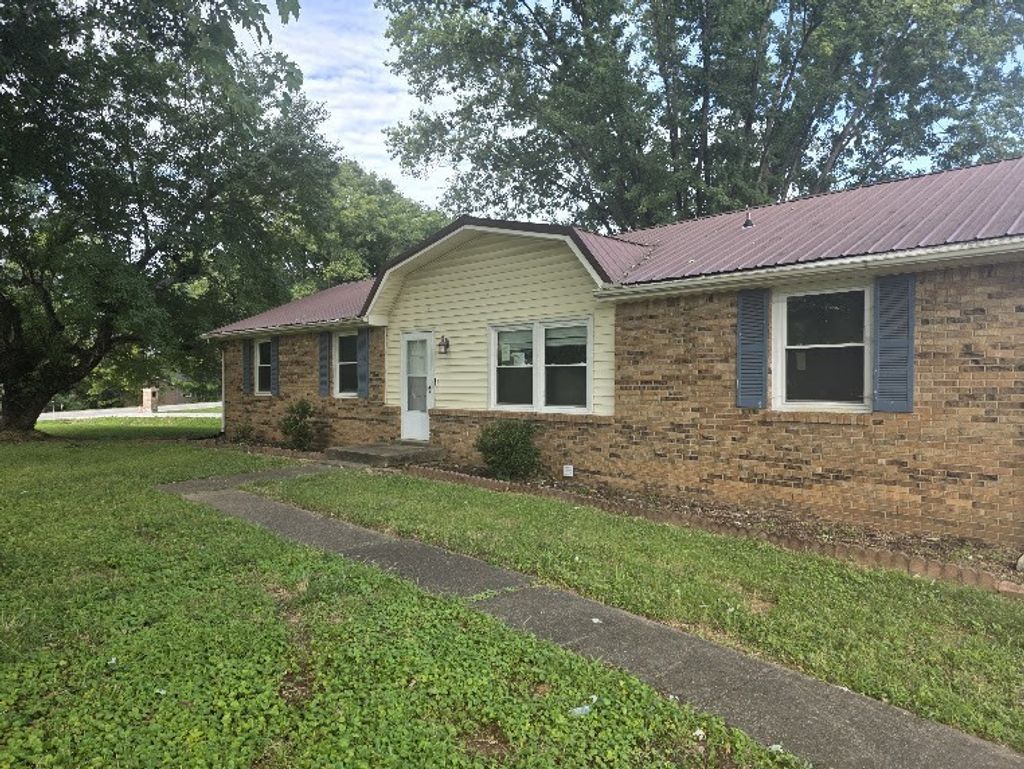2142 Old Russellville Pike, Clarksville