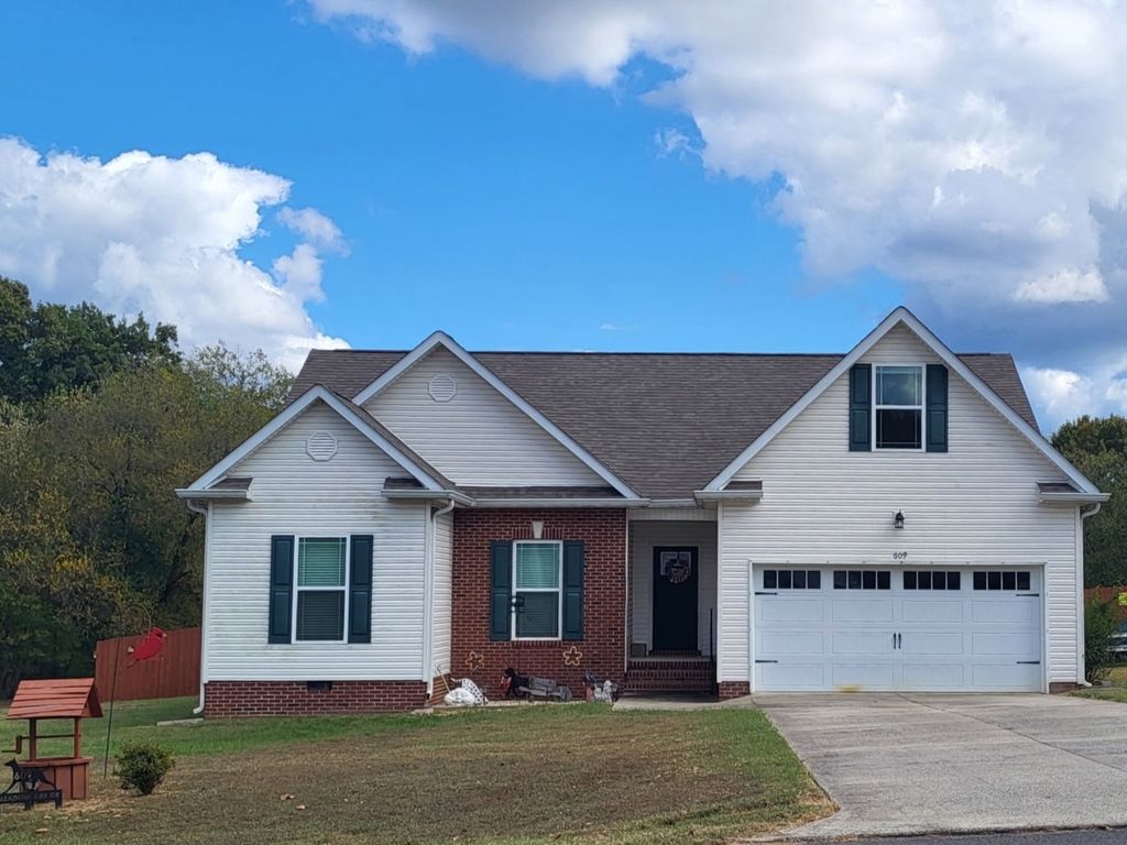 609 Meadowlark Dr, Shelbyville