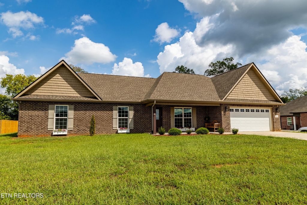 1920 Griffitts Mill Circle, Maryville