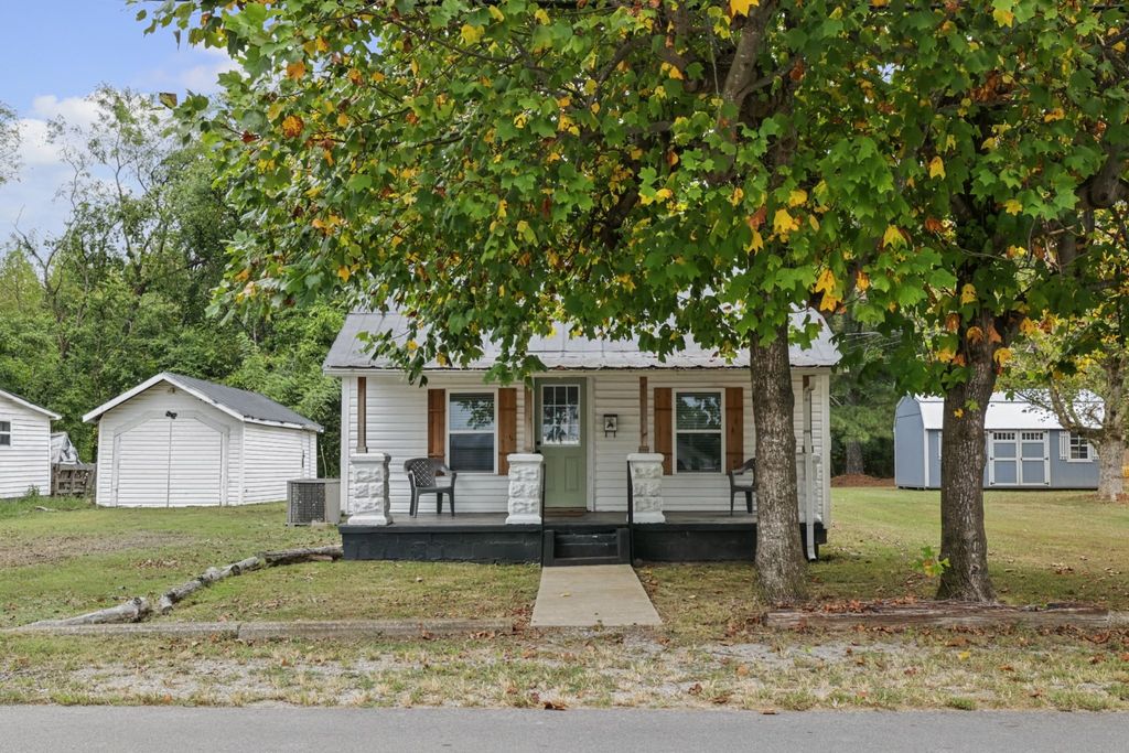 219 Cedar St, Hohenwald