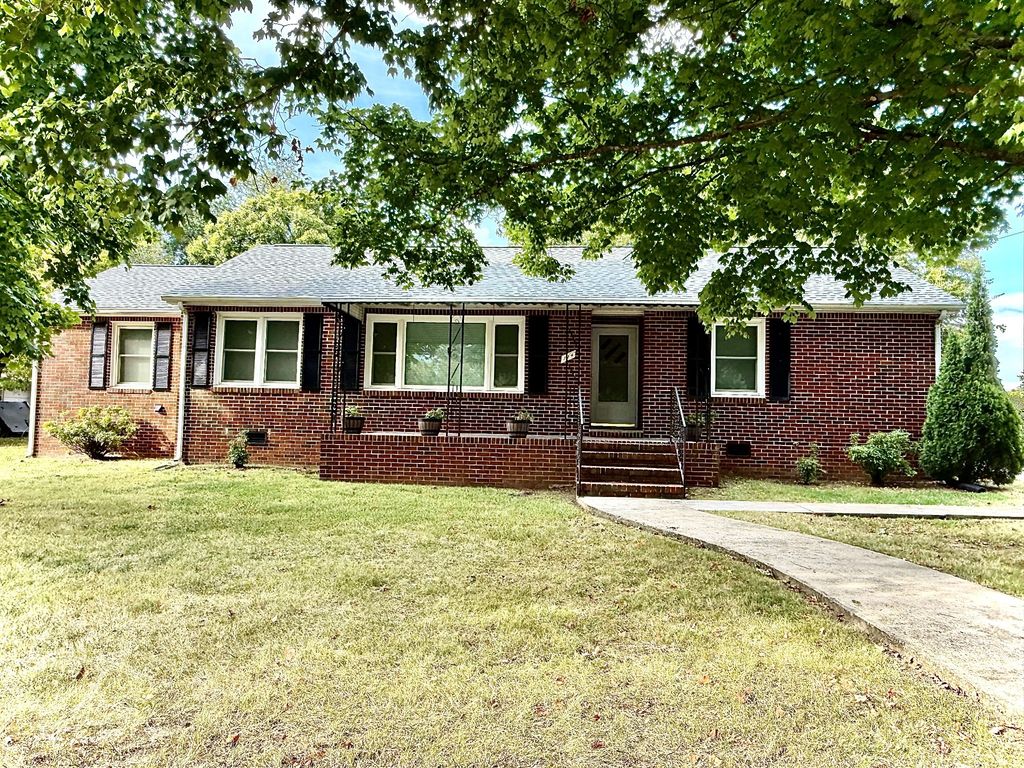114 Hillcrest Dr, Winchester