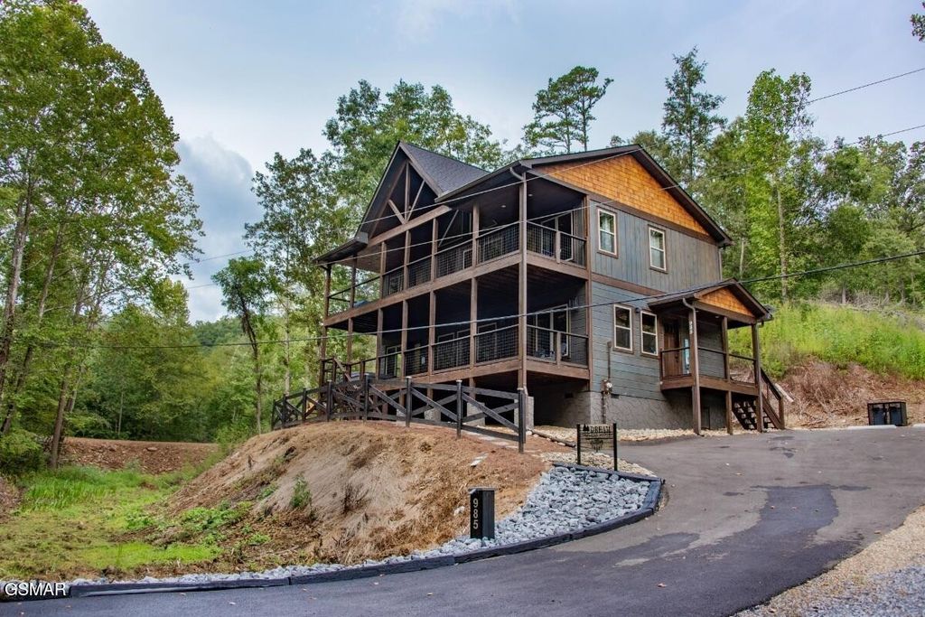 985 King Branch Road, Sevierville