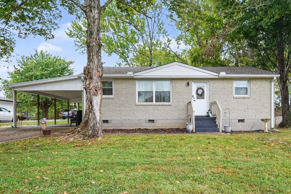 210 Alsup Dr, Springfield