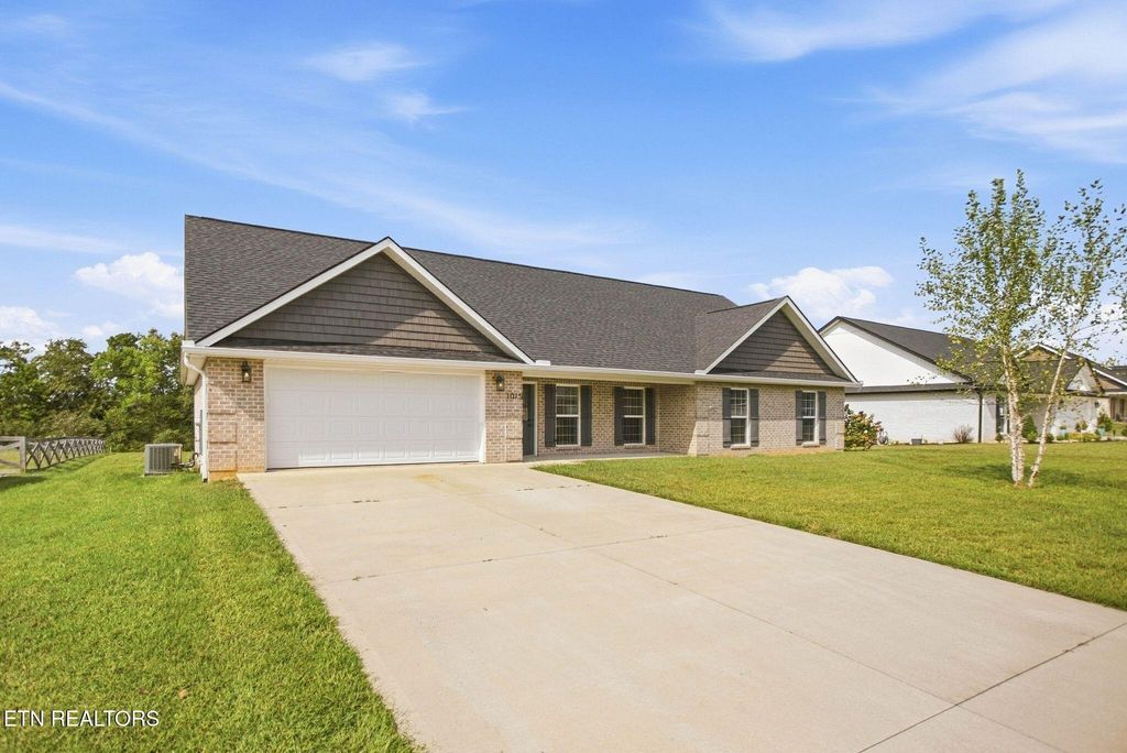 1015 Pathways Drive, Seymour