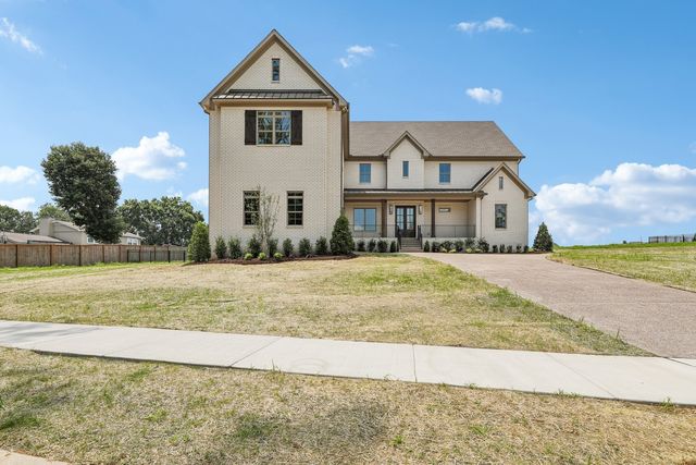 335 Raintree Dr, Hendersonville