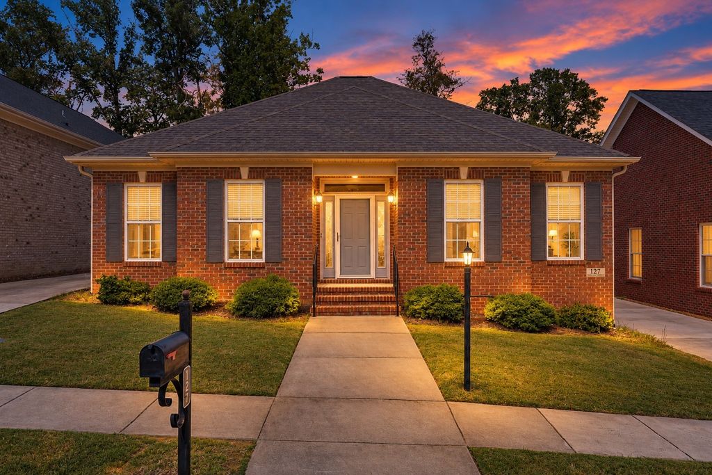 127 Riley Cir, Fayetteville
