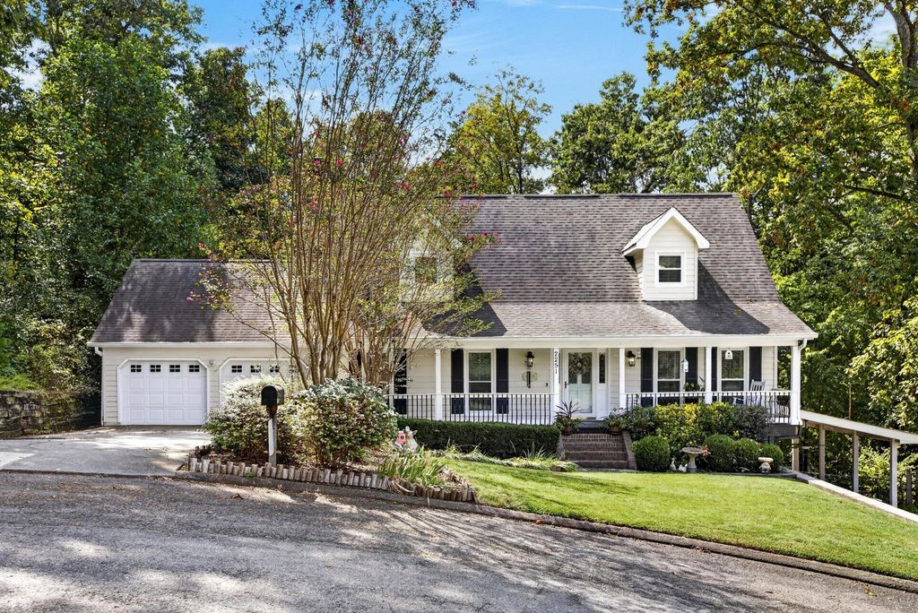 2251 Laurel Hills Drive Nw, Cleveland