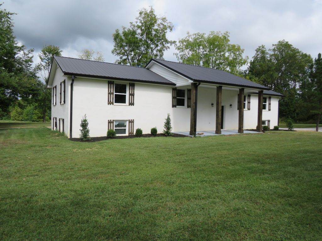 315 Bob Perry Rd, Bethpage