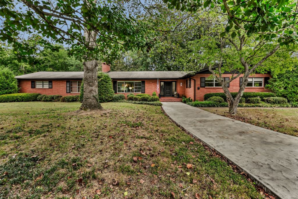 6 Canterbury Rd, Clarksville