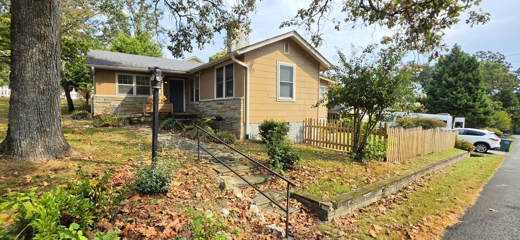 1008 S Crest Road, Rossville