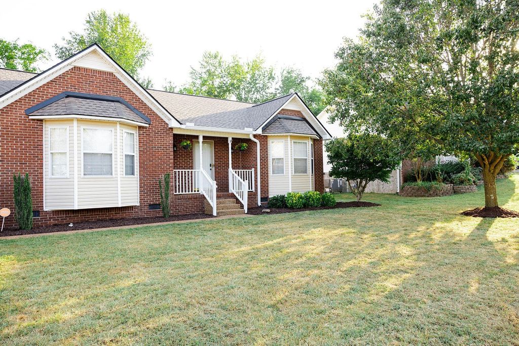 2109 Geneva Dr, Thompsons Station