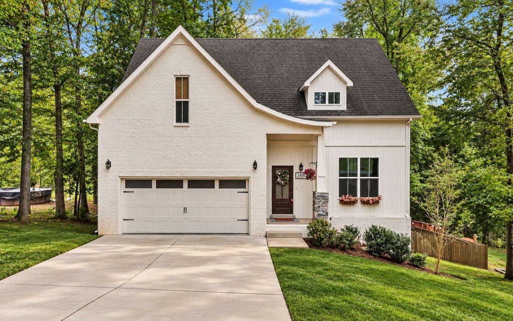 2880 Scenic Dr, Clarksville