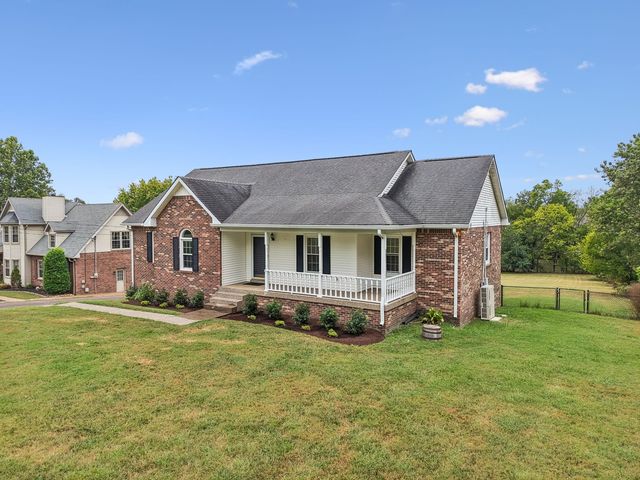 1017 Newmans Trl, Hendersonville
