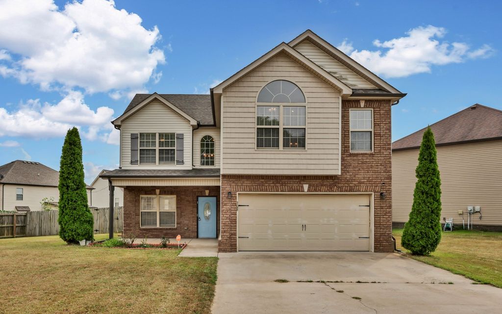 708 Sturdivant Dr, Clarksville