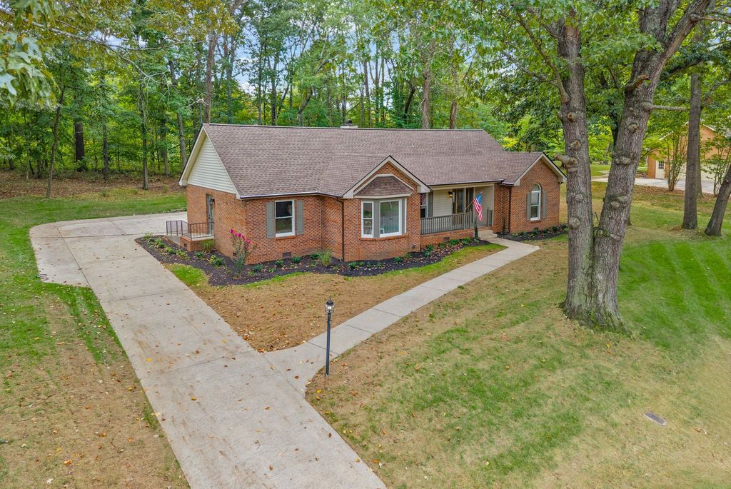 930 Ridgewood Dr, Clarksville