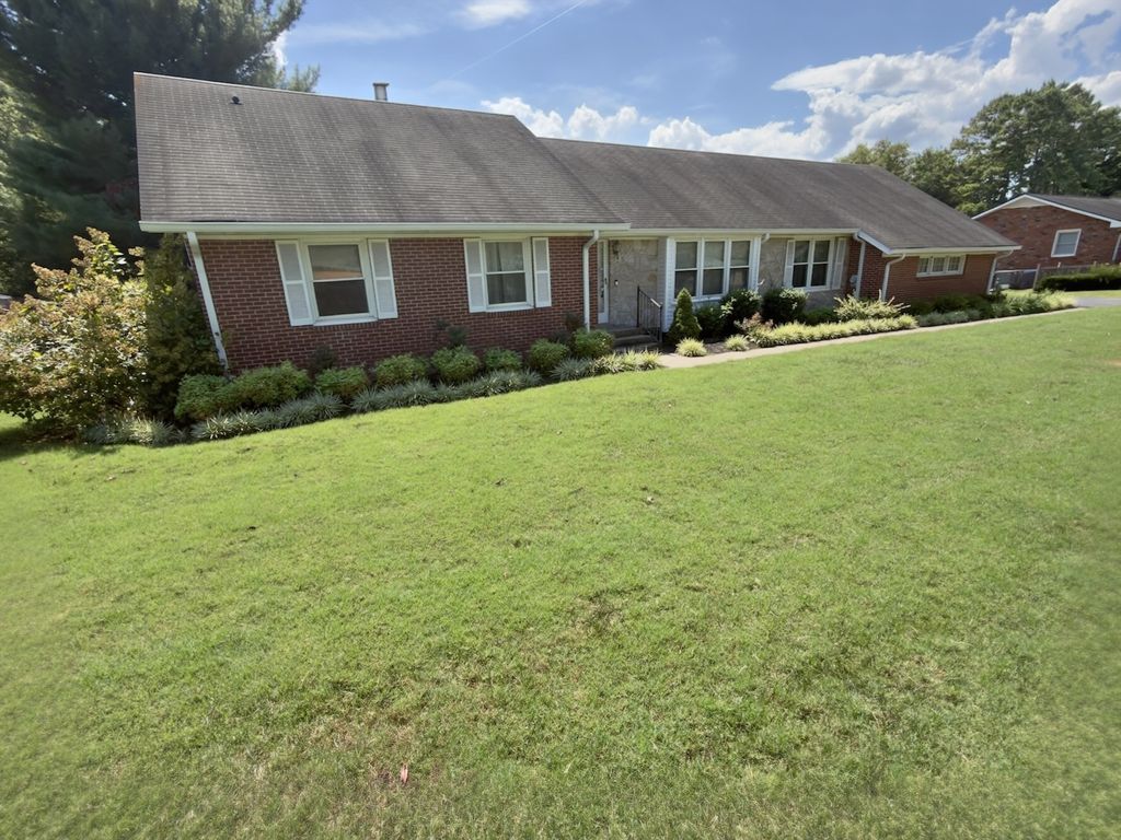 1807 Haynes Dr, Murfreesboro