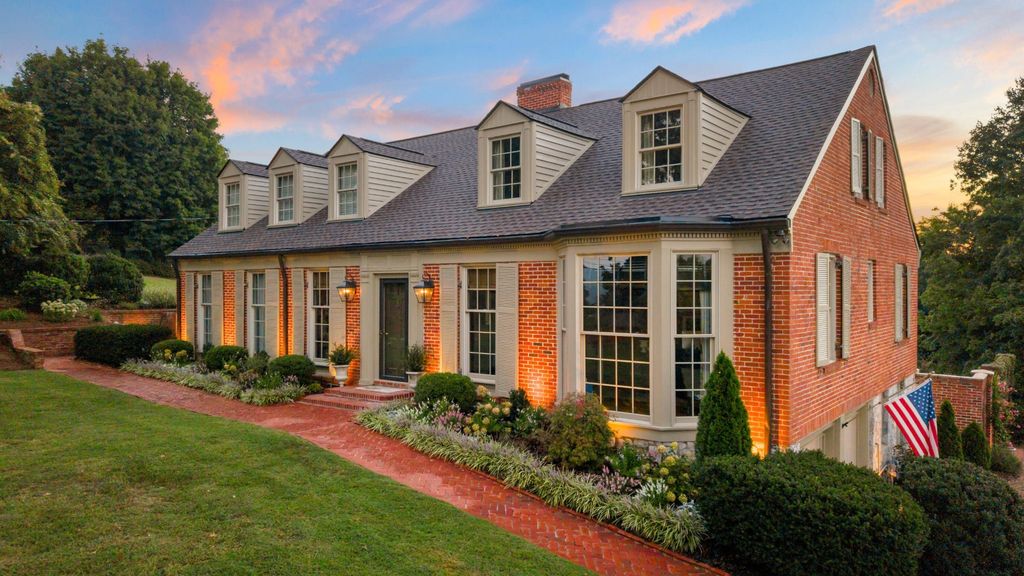 700 S Crest Road, Chattanooga