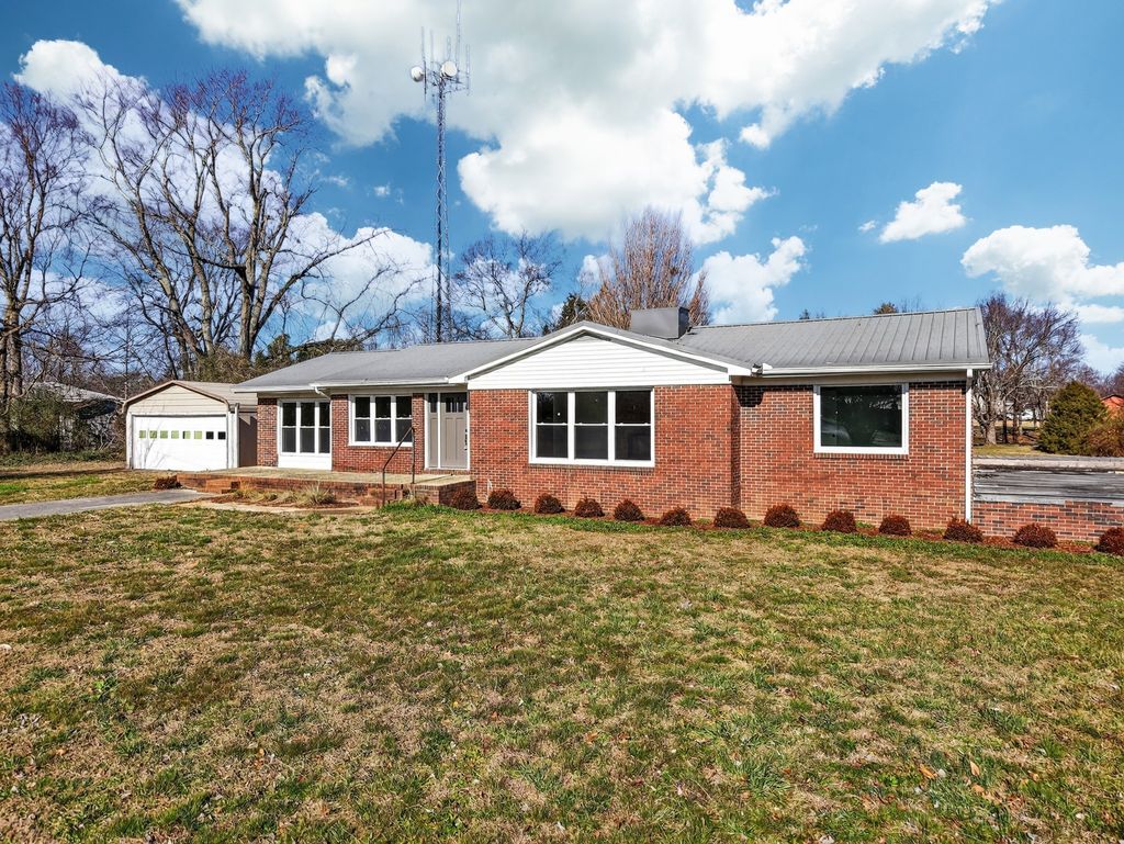 8 Prospect Rd, Fayetteville