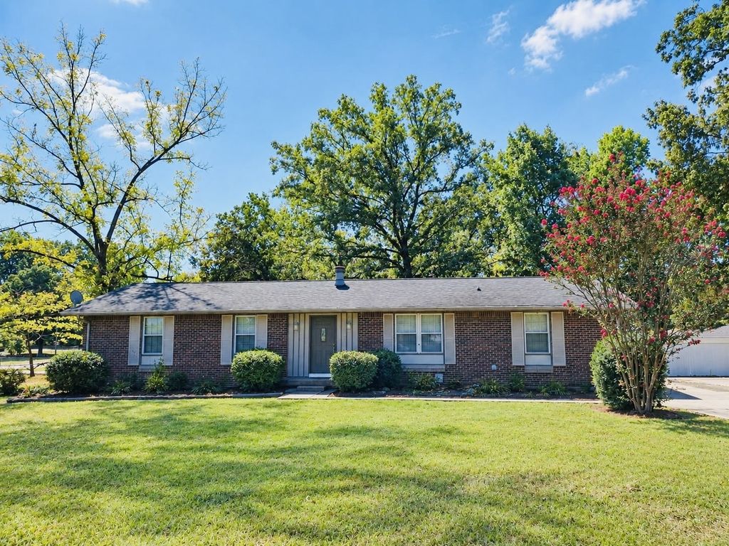 138 Lexington Dr, Clarksville