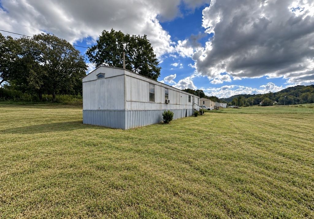 8 Young Bottom Ln, Buffalo Valley