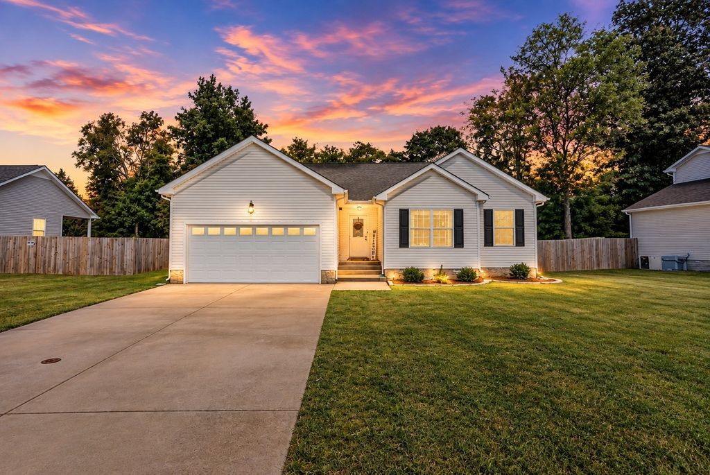 1395 Scrub Oak Dr, Clarksville