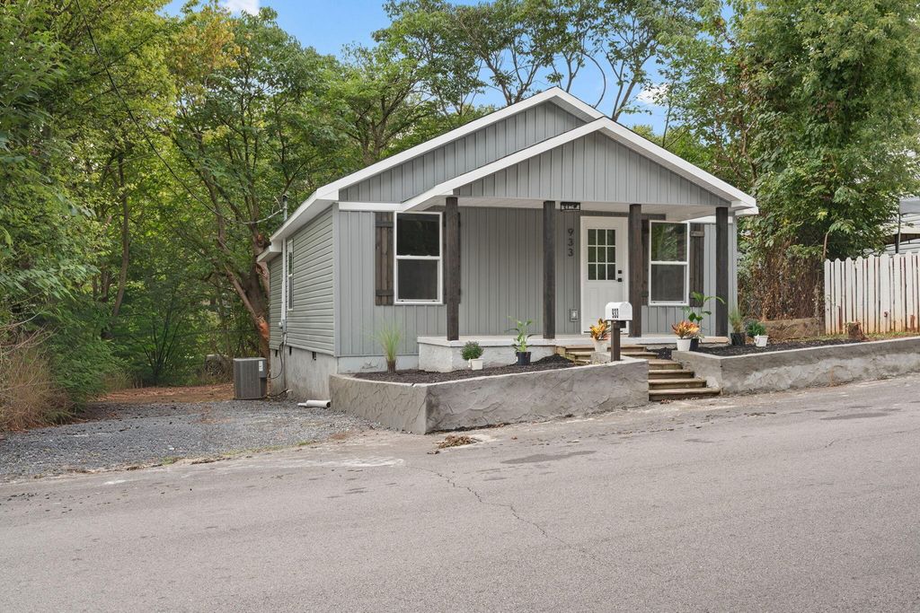 933 Chippewa Avenue Se, Cleveland