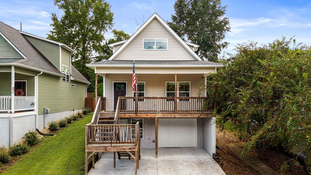 154 Neely Cir Ne, Cleveland
