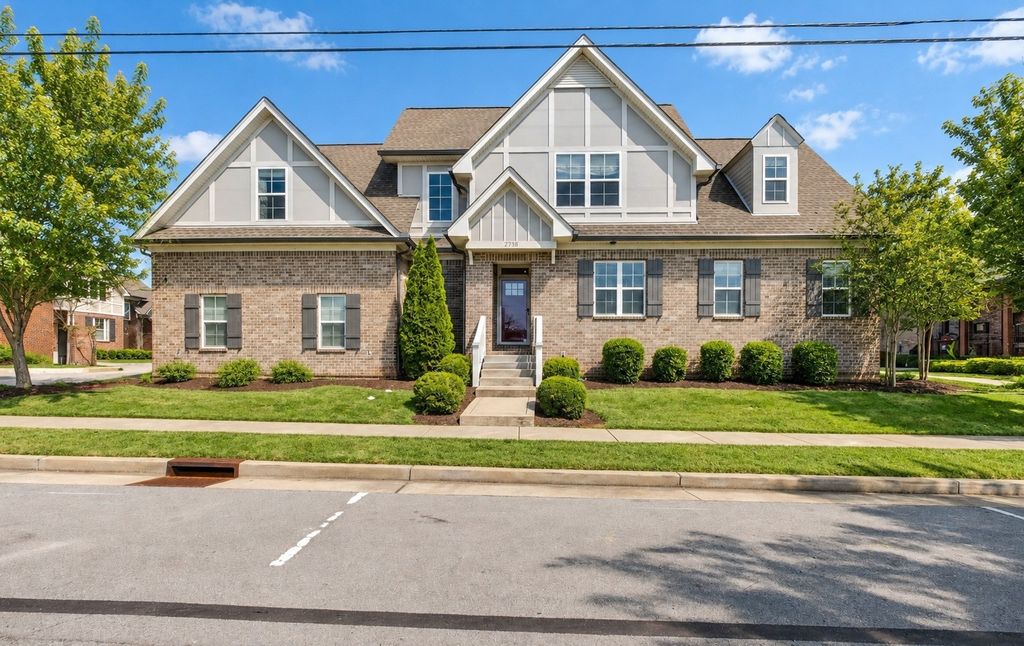 2738 Lakeland Dr, Nashville