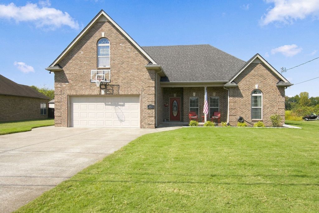 813 Stewart Valley Dr, Smyrna