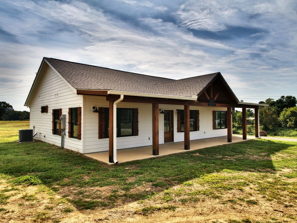 2044 Womble Ridge Rd, Ethridge