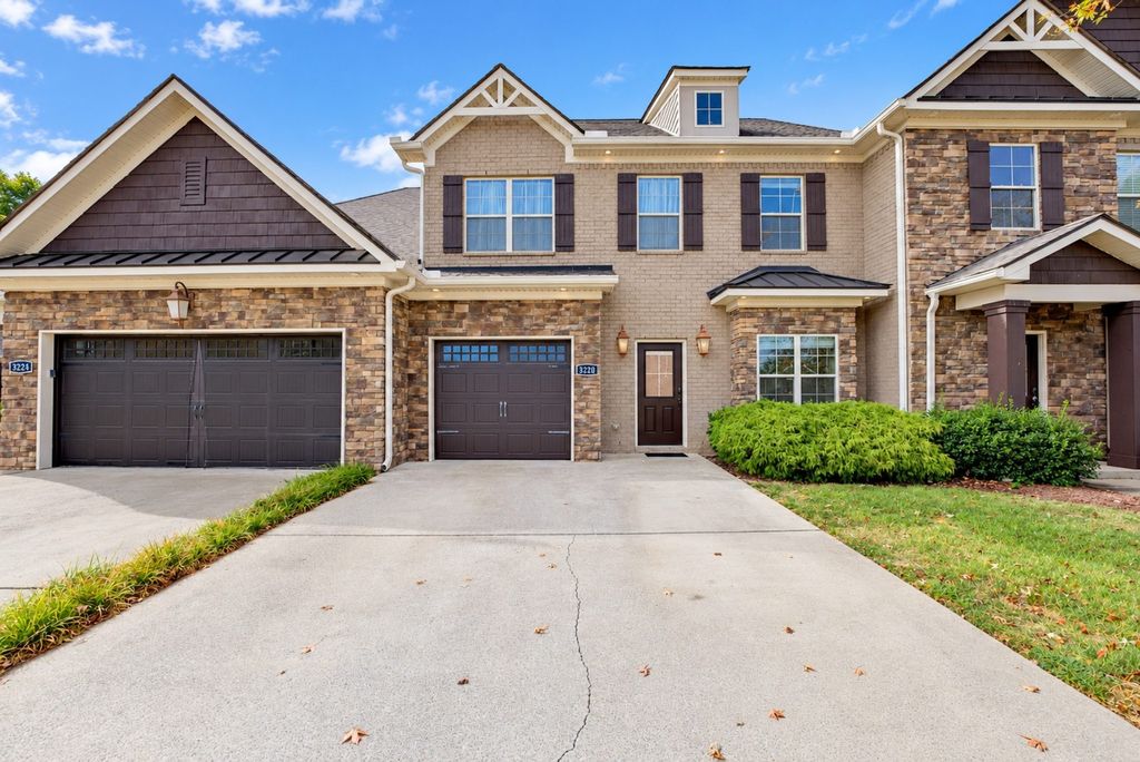 3220 Blue Sky Dr, Murfreesboro