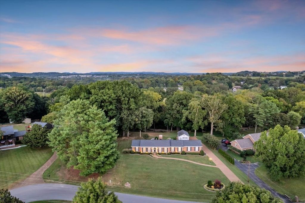 303 Ellington Dr, Franklin