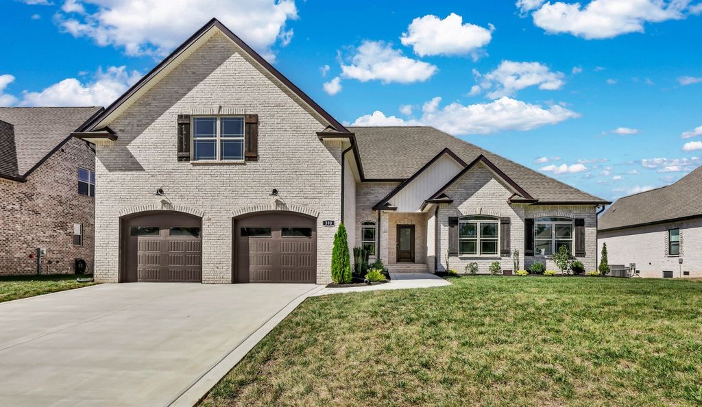 390 Young Ln, Pleasant View