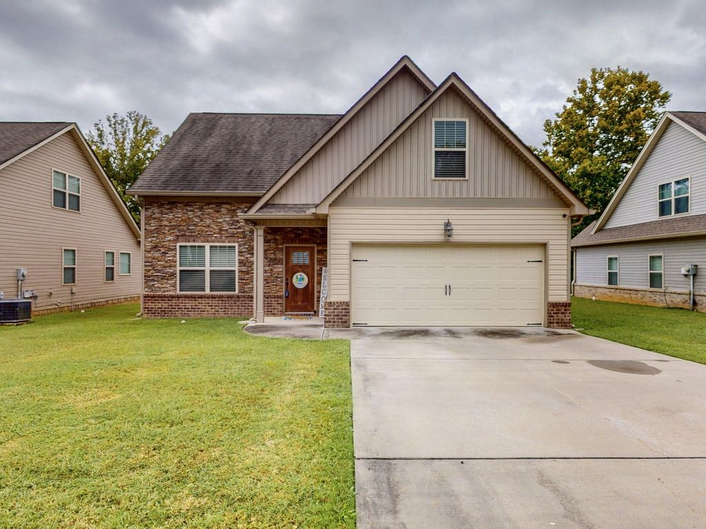 112 Brookebridge Ct Nw, Cleveland