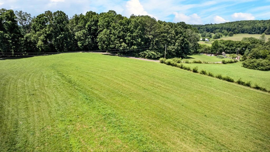 5053 Blue Springs Road Se, Cleveland