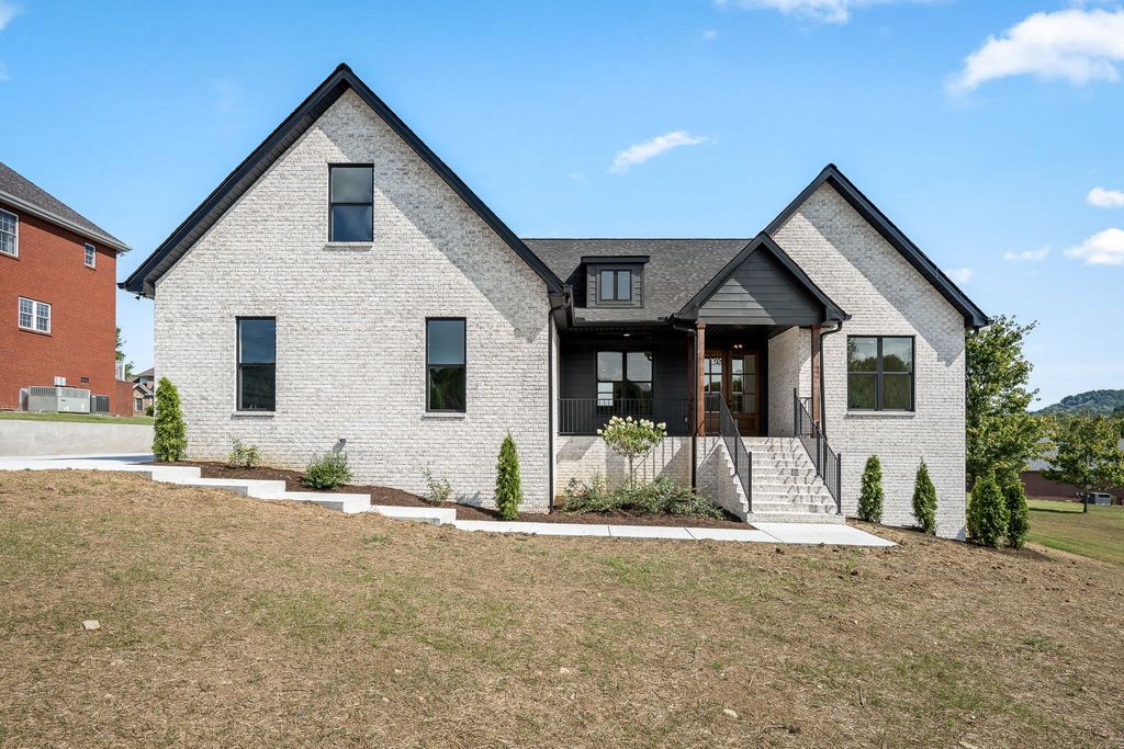 135 Pin Oak Dr, Woodbury