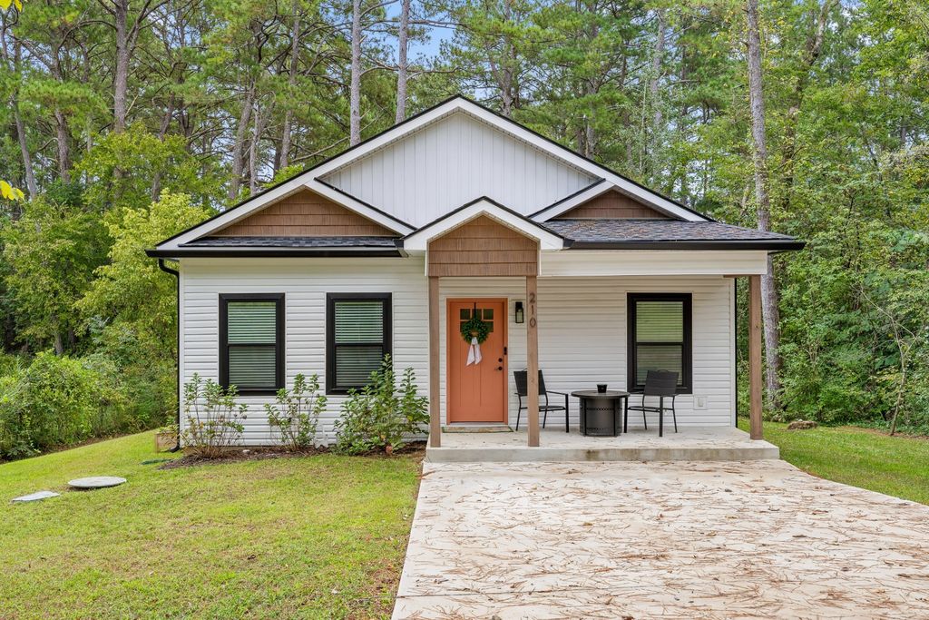 210 Neal Drive, Rossville