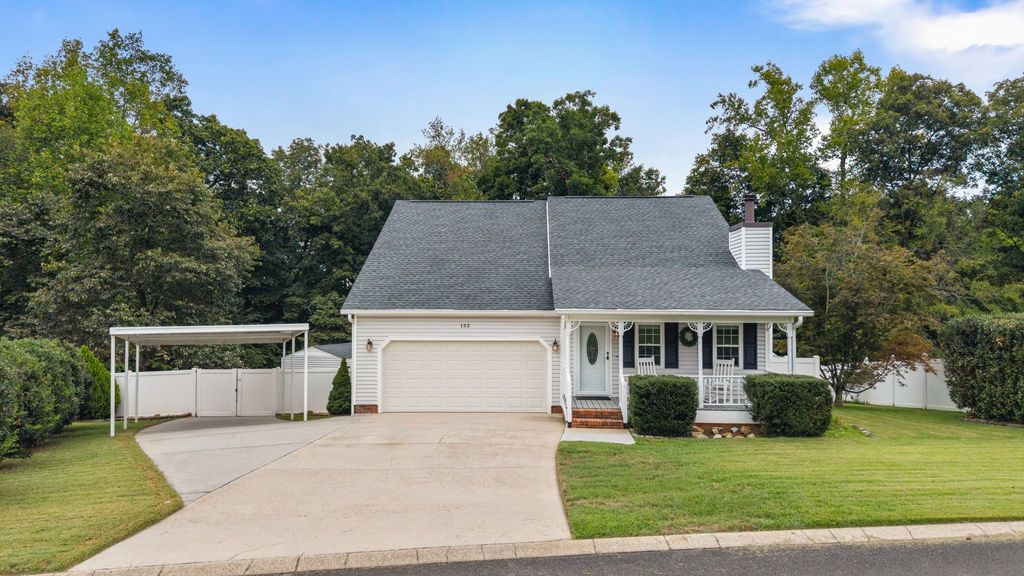 132 Alexanders Cir Nw, Cleveland