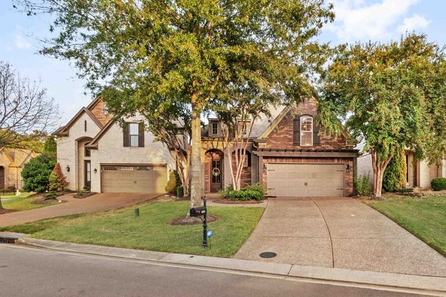 886 Winter Leaf Dr, Cordova