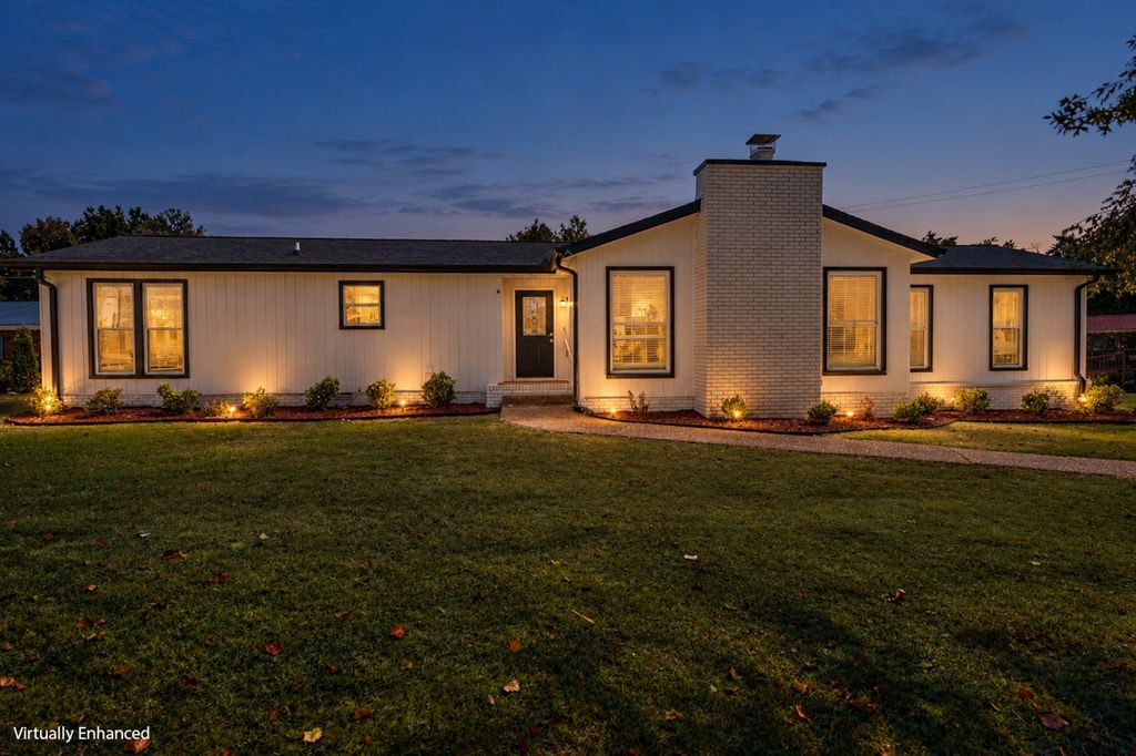 1103 Forest Harbor Dr, Hendersonville