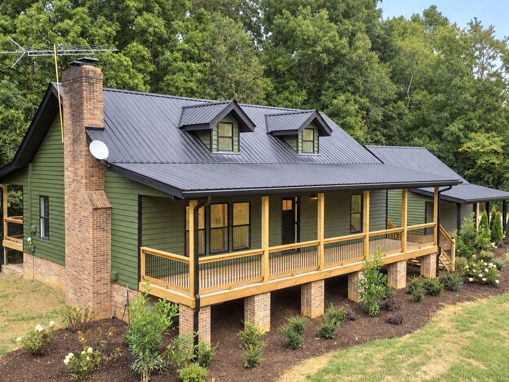 2221 Baker Bridge Road Ne, Charleston