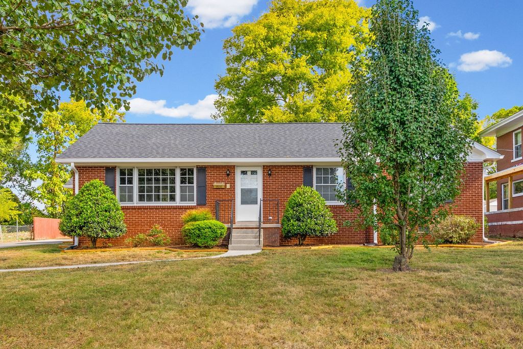 800 E 7th St, Hopkinsville