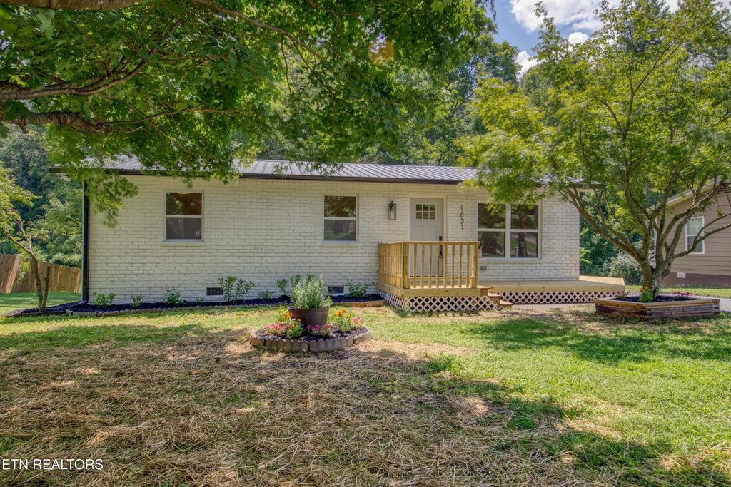 1831 Outer Drive, Lenoir City