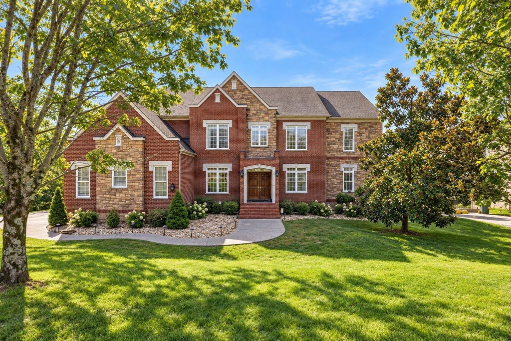 6876 Walnut Hills Dr, Brentwood
