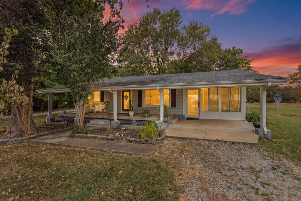 135 Mullins Chapel Rd, Shelbyville
