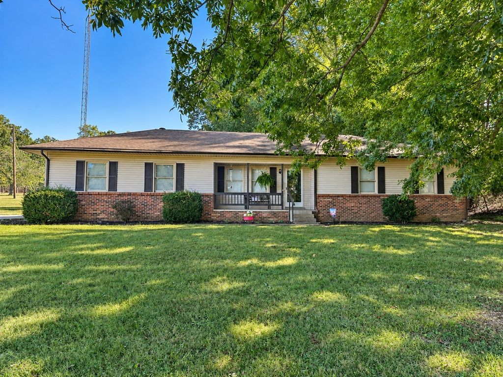 456 Lakeland Dr, Dover