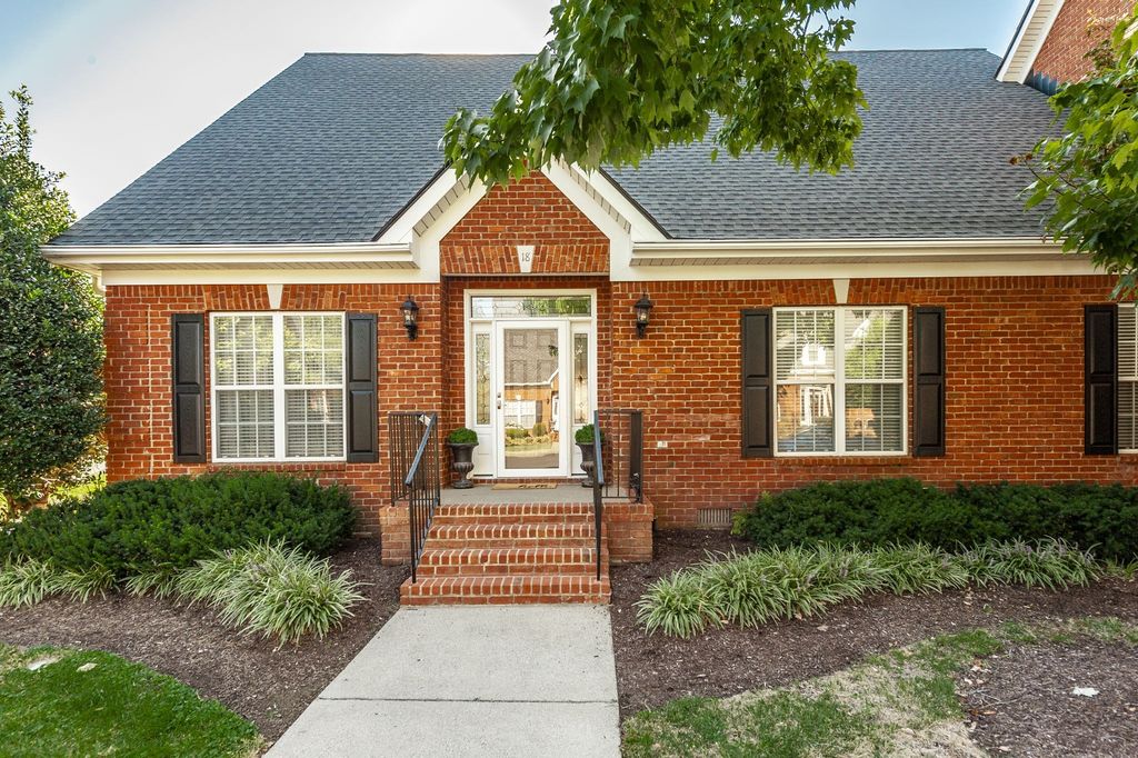 18 Wyndermere, Hendersonville