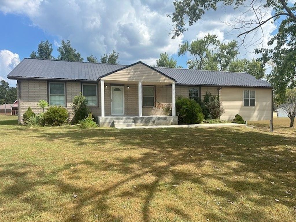 523 Pine Cir, Hohenwald